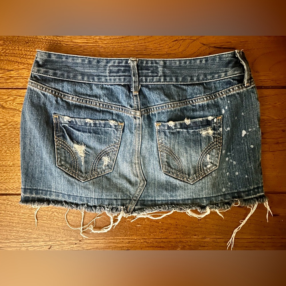 Hollister Co distressed denim mini skirt frayed raw hem, two-button closure, sz3 - Picture 4 of 5